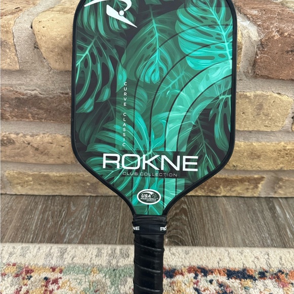 Rokne Curve Classic Club Collection for Saks Fifth Avenue pickleball paddle. - Picture 2 of 3